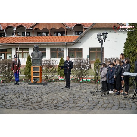  Tisztelet a Bátraknak! Tisztelet a Hősöknek!