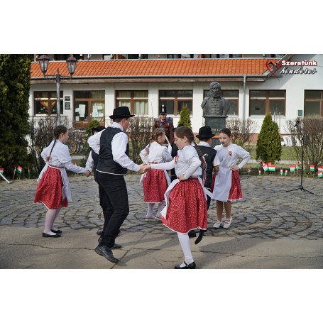  Tisztelet a Bátraknak! Tisztelet a Hősöknek!