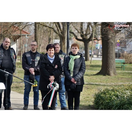  Tisztelet a Bátraknak! Tisztelet a Hősöknek!