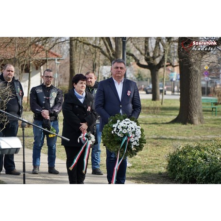  Tisztelet a Bátraknak! Tisztelet a Hősöknek!