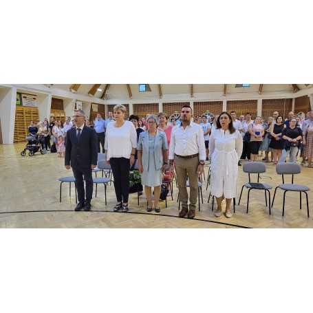 A Petőfi István Általános Iskolában a tegnapi napon megtartott tanévnyitó ünnepséggel kezdetét vette a 2023-2024-es tanév
