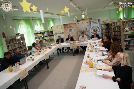 Kihelyezett Képviselő-testületi ülés a Könyvtárban