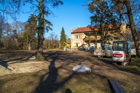 Elkezdődött a Batthyány-Geist kastély történeti kertjének helyreállítása